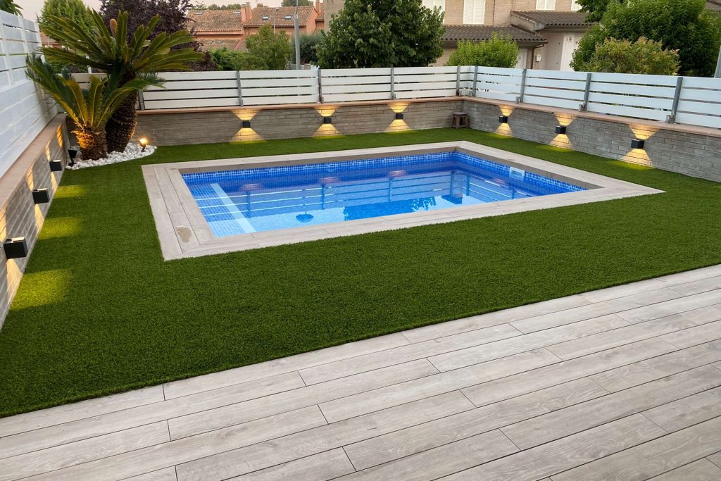 PAISAJISMO JARDIN CON PISCINA EXAGRES 5