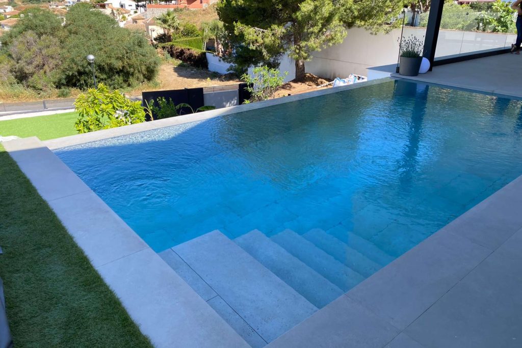 REFORMA CASA CON PISCINA EXAGRES 3