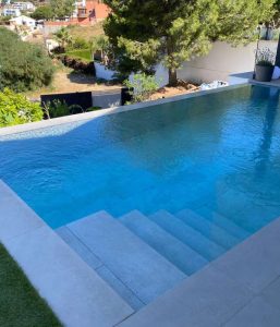 REFORMAR CASA CON PISCINA EXAGRES